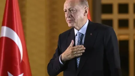Cumhurbaşkanı Erdoğan, Endonezya’da Mehter Marşı Söylerken Kameralara Yansıdı