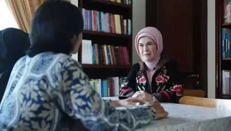 Emine Erdoğan, Endonezya’da Yunus Emre Enstitüsünü ziyaret etti: ’16. yüzyıldan günümüze uzanan dostluğun mirasına tanıklık ediyoruz’