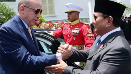 Erdoğan’ın Endonezya Ziyareti: Türk ve Endonezya Bayraklarıyla Karşılama