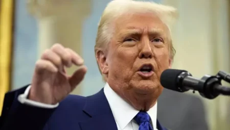 Trump, ilaç, otomobil ve çipler için yüzde 25’lik gümrük tarifesi açıkladı