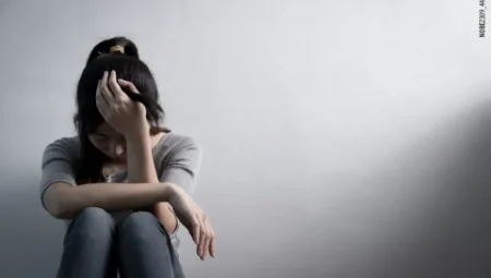Derin Depresyonun İnsanlar Üzerindeki Etkileri: ‘Ölüm Gibi Bir His, İçimi Zehirliyor’