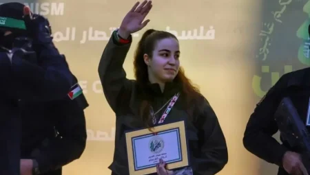 İsrailli Esir: ‘Hamas Bize Dua Kitabı ve Mısır Unu Verdi’