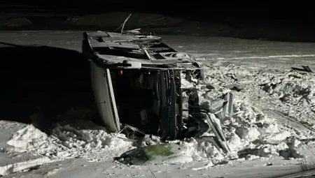 Erzurum’da yolcu otobüsü devrildi: 37 kişi yaralandı