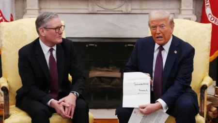 Trump, İngiltere Başbakanı Starmer’ın Kanada yanıtını keserek muhabire tepki gösterdi