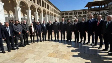 Bilal Erdoğan, Suriye Lideri Ahmed Şara ile Şam’daki Tarihi Emevi Camii’ni Ziyaret Etti