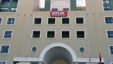 RTÜK’ten Üç Kanala Ceza: ‘Toplum Ahlakını Zedeleyici Yayın’ Gerekçesiyle Yaptırım Uygulandı