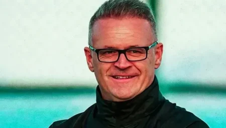 Sakaryaspor’da teknik direktör değişikliği: İrfan Buz ile anlaşma sağlandı