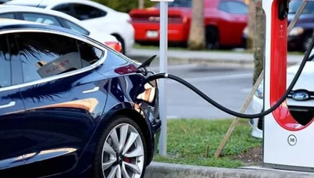 3.6 milyon arıza kaydı analiz edildi: Elektrikli araçlar içten yanmalılardan üç kat daha az bozuldu